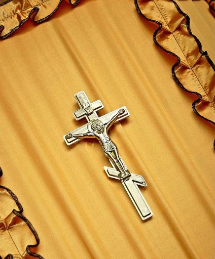 КРЕСТ НА ГРОБ МАЛЫЙ С РАСПЯТИЕМ