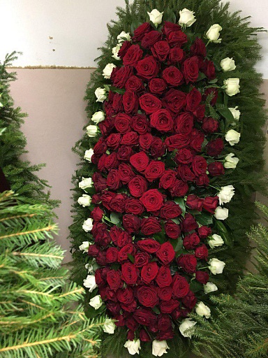 Венок из живых цветов